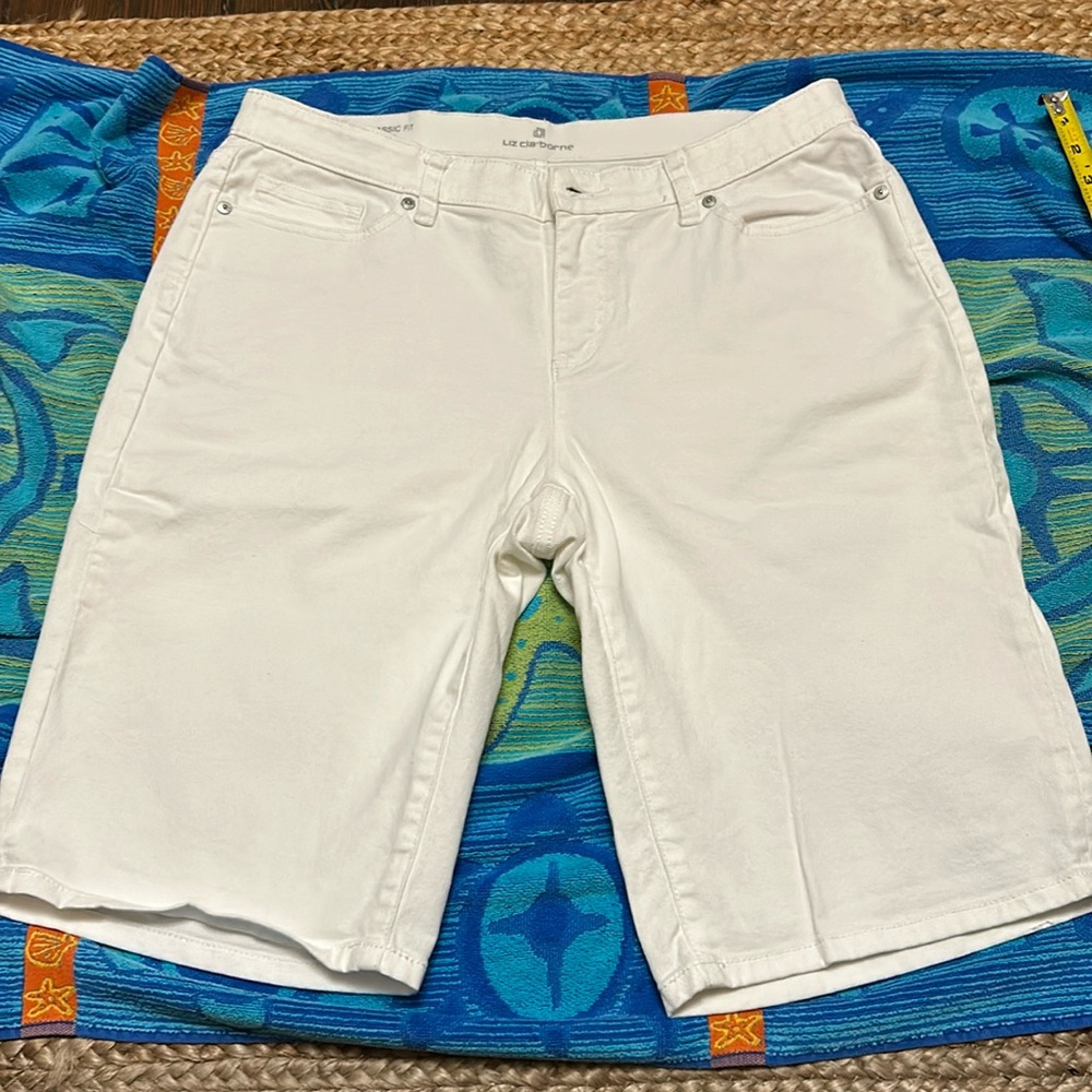 Liz Claiborne classic fit white Bermuda shorts